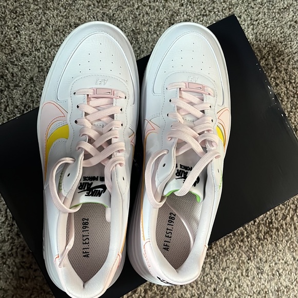 AF1 - Picture 5 of 6